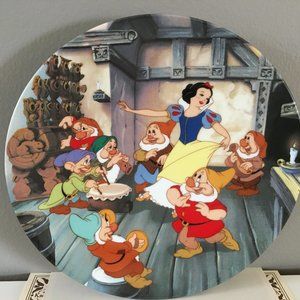 WALT DISNEY THE DANCE OF SNOW WHITE AND THE SEVEN DWARFS PLATE # 3459 KNOWLES